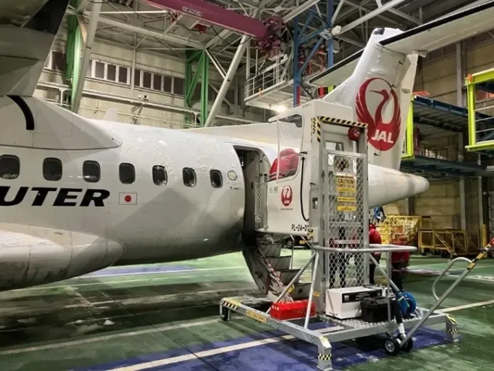 日本航空様_車いす昇降機1 (1)