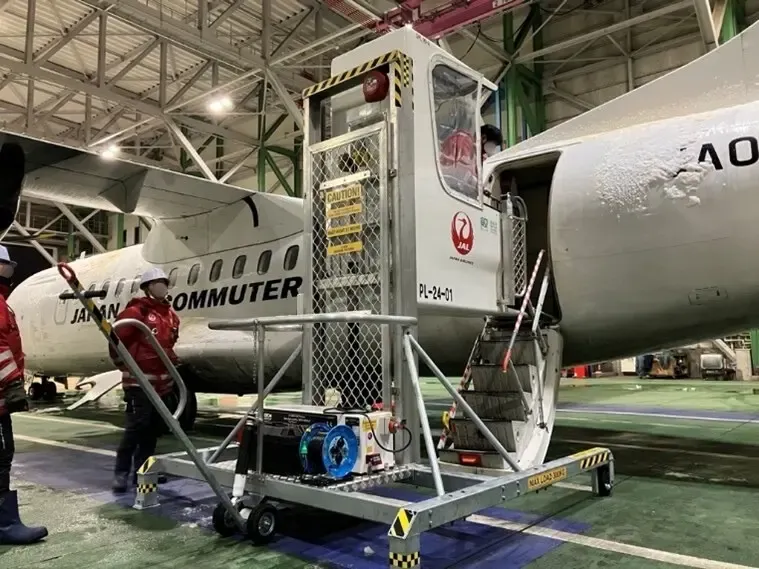 日本航空様_車いす昇降機2 (1)