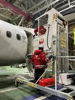 日本航空様_車いす昇降機3 (1) (1)