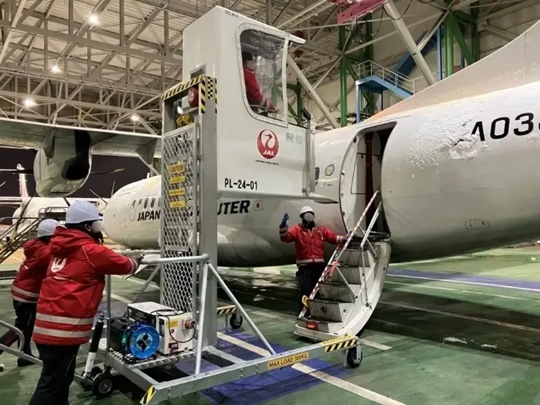 日本航空様_車いす昇降機4 (1)