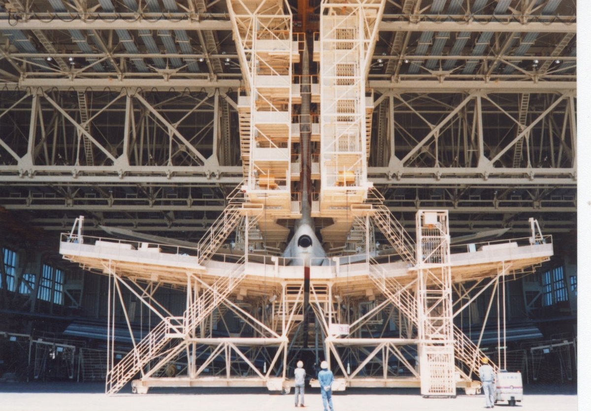 B747 TAIL-STAND