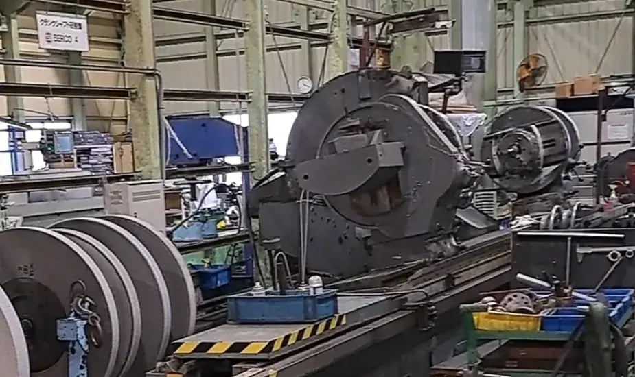 クランクシャフトの研削盤設備