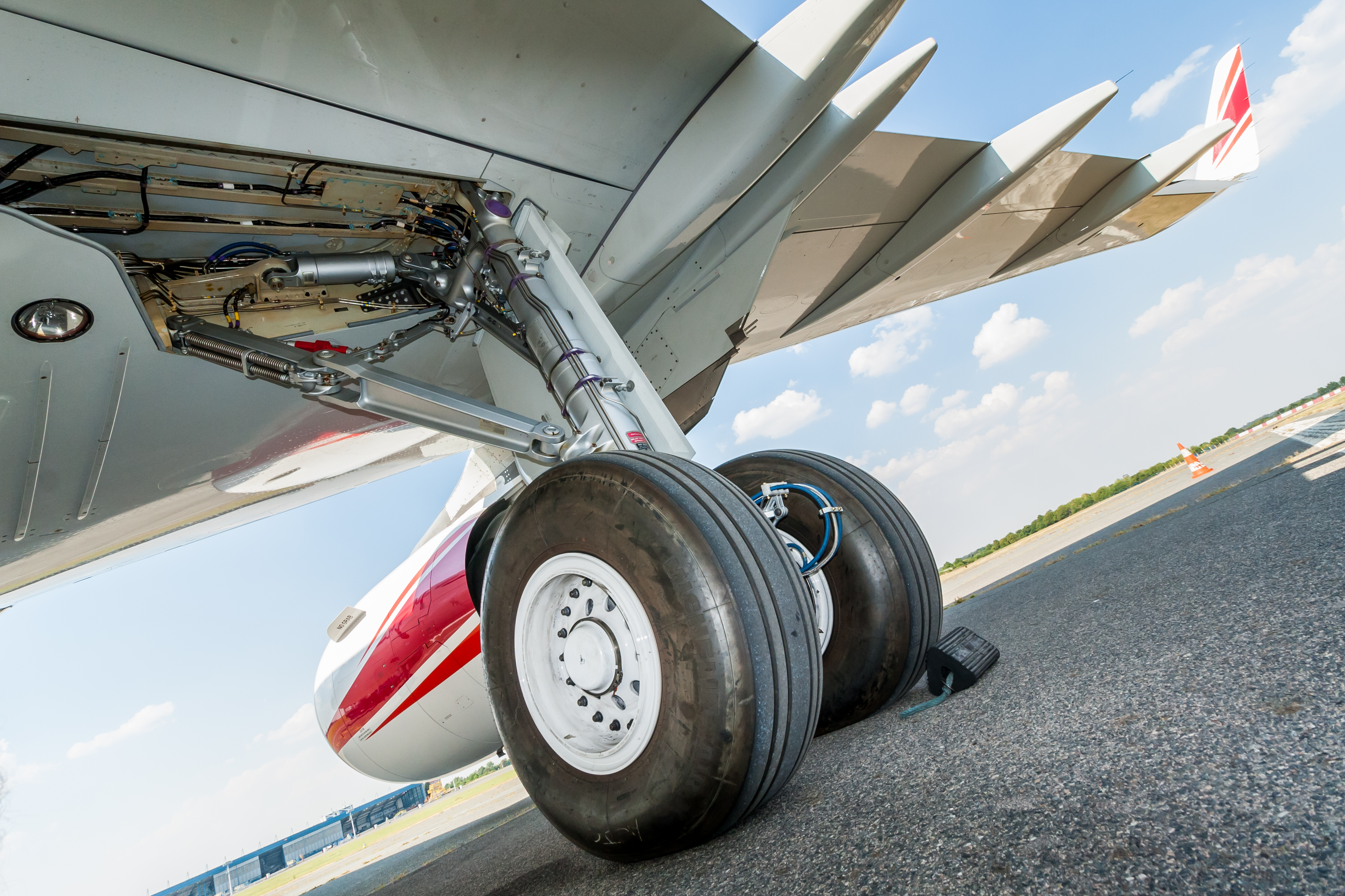 日本の航空輸送の根幹を縁の下から支える、堀口エンジニアリングの技術